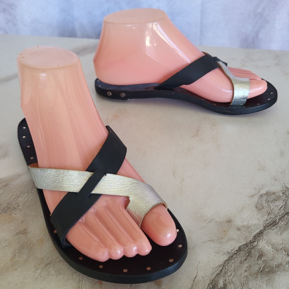 Beek Finch Cross Strap Leather Toe Ring Sandals Size 6 Women's Black Silver